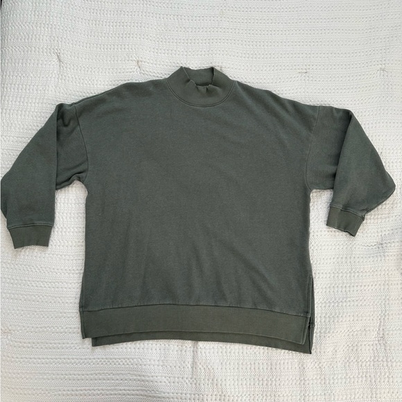 American Eagle Ahh-mazingly Soft Oversized Turtleneck Sweater Size Medium - Picture 5 of 6